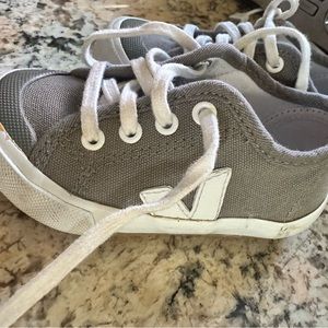 Toddler Veja 6.5 sneakers GUC